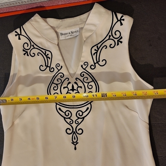 Vintage Danny & Nicole Embroidered Tunic Blouse Side Zip (Flaw) - Picture 8 of 10